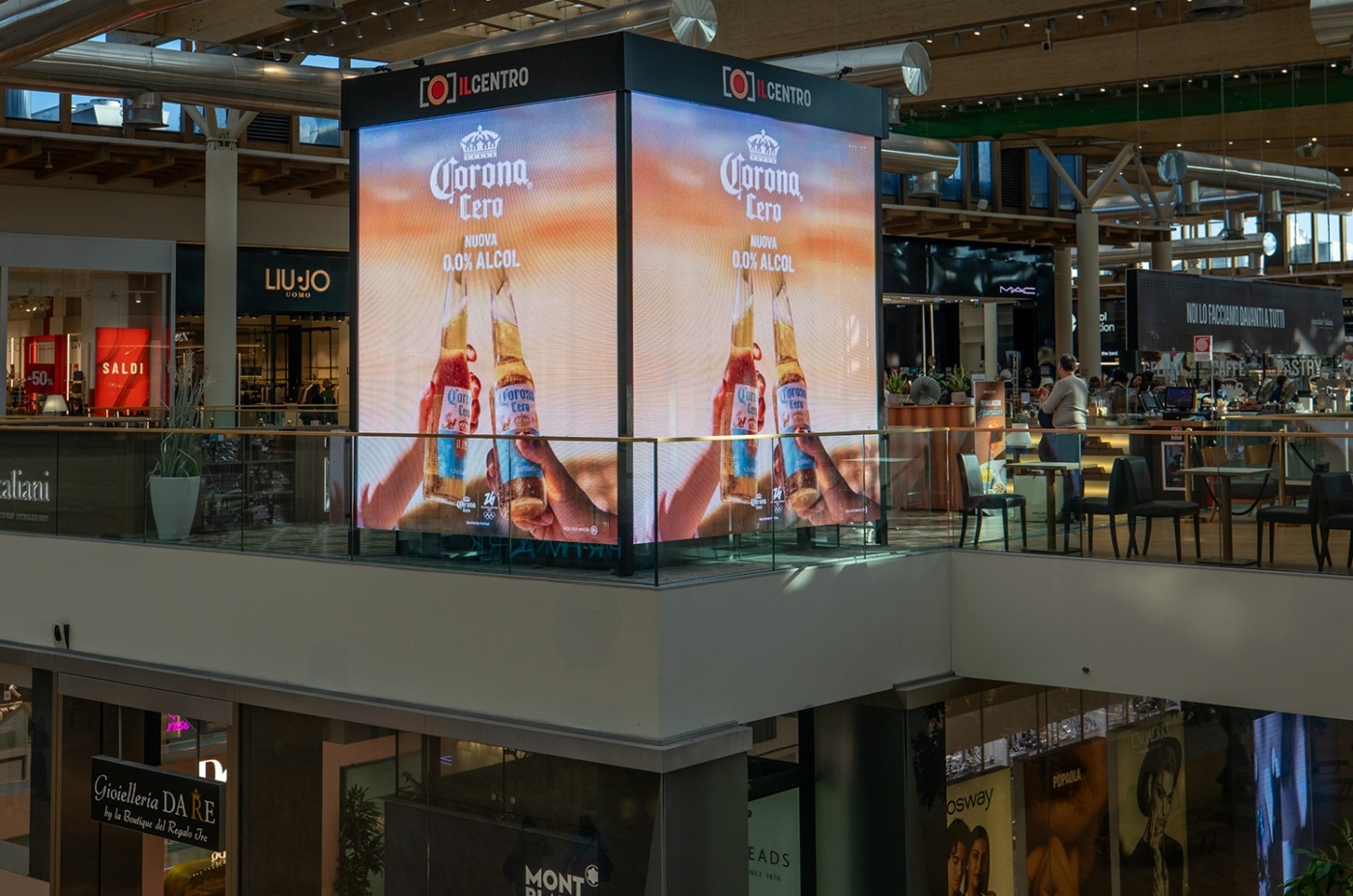 Progettare-LEDwall-spettacolari-nei-luoghi-del-retail