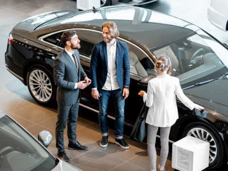 Tech_LEDwall-e-concessionarie-d’auto--il-DOOH-si-fa-strada-nel-mercato