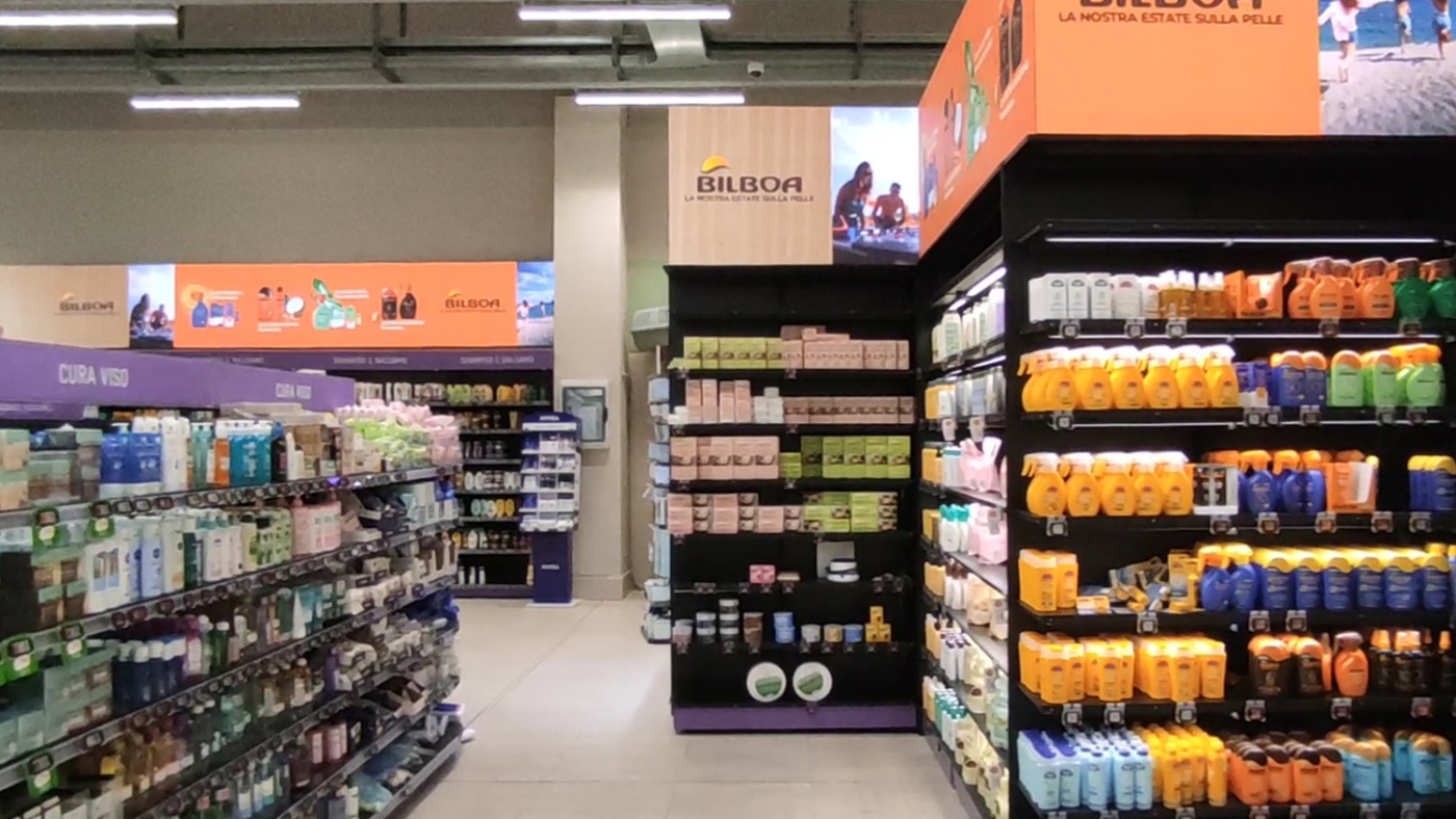 Il-primo-scaffale-digitale-con-ledwall-integrato-nella-GDO