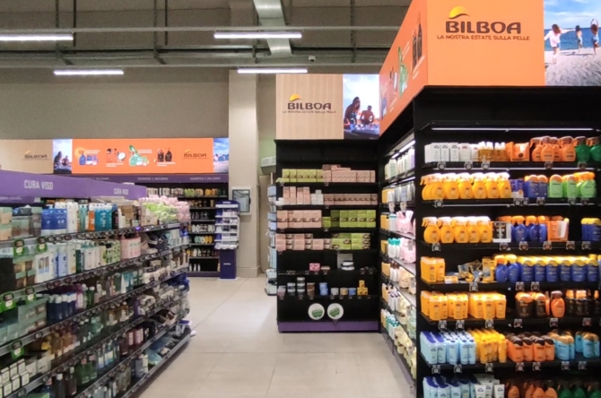 Il-primo-scaffale-digitale-con-ledwall-integrato-nella-GDO